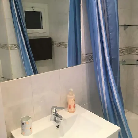 Alexandra 28 *